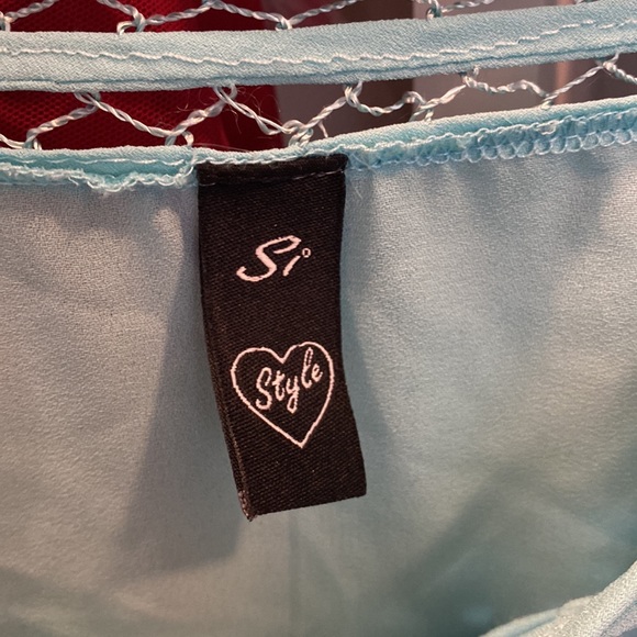 Large ruffle top - Picture 2 of 2